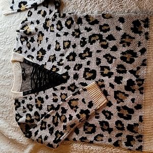 Love Tree size L leopard sweater